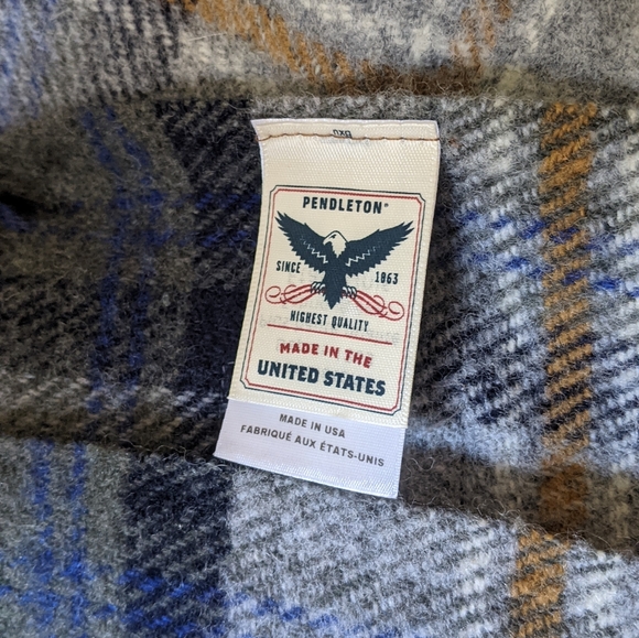 Pendleton Throw and Carrier - Picture 3 of 5